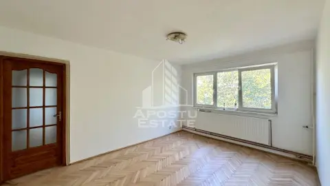 Apartament cu 3 camere si boxa, centrala proprie, Dacia