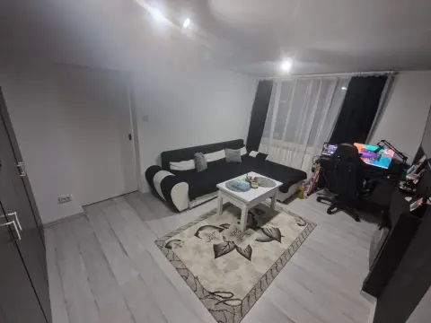 Vând apartament 2 camere Straja