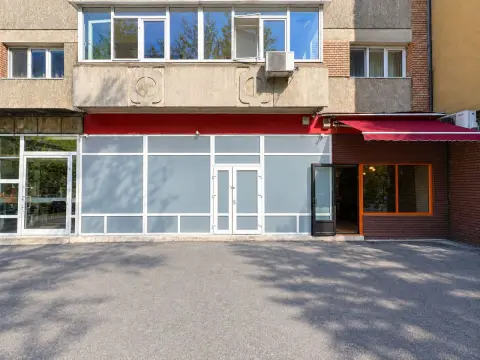 Spatiu comercial , stradal statie metrou Pacii