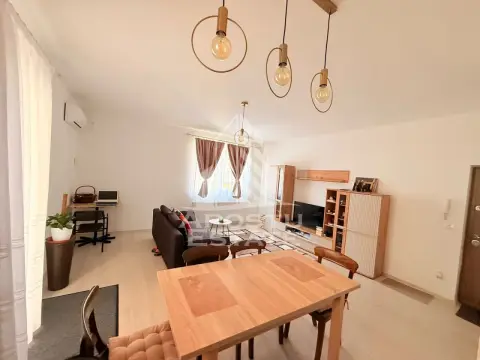 Apartament de inchiriat cu 2 camere si curte-zona Giroc