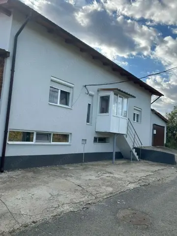 Casă de vânzare cu teren 920 mp