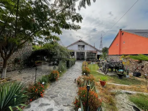 Casa Deosebita 3Camere 3Bai 1460mp Teren Garaj Piscina Bariera Valcii