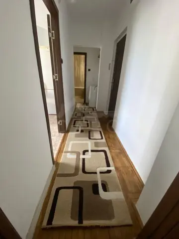 Închiriez apartament cu 2 camere
