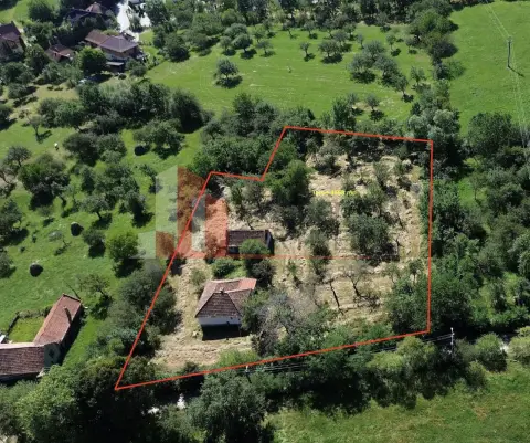 Teren 4558 mp cu casă tradițională, Sohodol, Bran