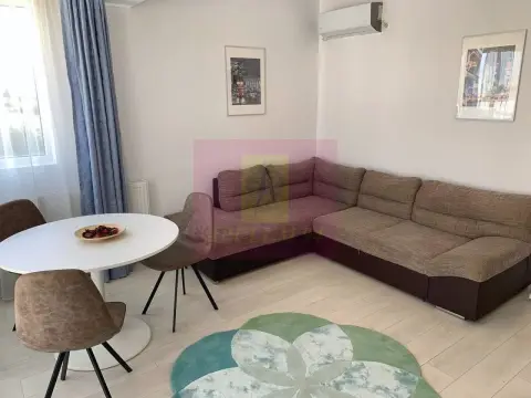 Garsonieră spațioasă cu bucătărie separată și balcon – Drumul Binelui