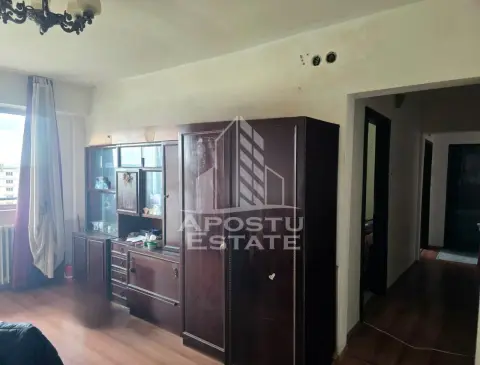 Apartament cu 3 camere, de vanzare, in apropiere de Podgoria, Arad.
