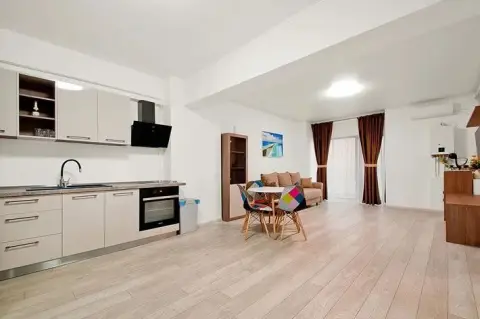 De inchiriat apart. 2 Camere - Riviera - Vedere Dunăre și Parcare Privată