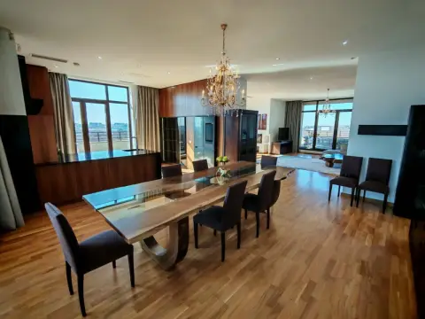 Penthouse 5 camere 250 mp lângă Ambasada SUA , zona Băneasa București