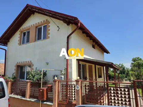 Casa 4 camere + anexe, 636 mp teren, la asfalt, Vințu de Jos