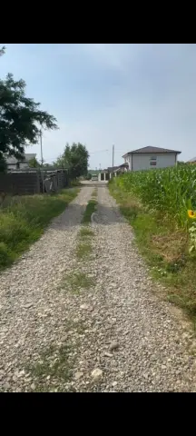 12000 mp teren în Iași, Valea Ursului, Miroslava. Proprietatea este ideala pentru construcția unei case individuale spațioase sau a unui duplex oferind intimitate și o panorama deosebita.