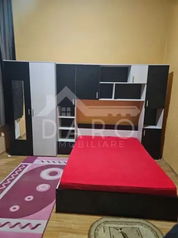 Dau în chirie apartament cu o cameră zona cetății(central)
