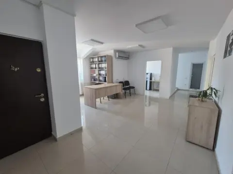 Spațiu comercial, de 145 mp, în Stadion