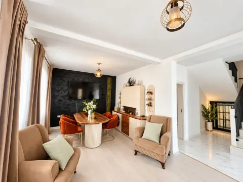 Duplex 4 camere de vânzare în Lisaura – 125 mp utili, teren 180 mp