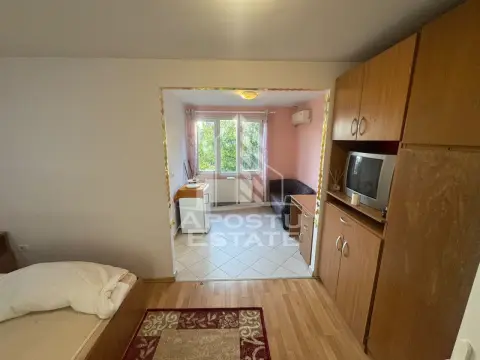 Garsoniera de inchiriat, centrala proprie în zona Complexul studențesc
