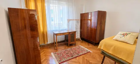 Vând apartament cu trei camere Tudor confort 1