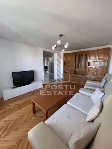 Apartament cu 3 camere de inchiriat, centrala proprie -zona Dacia.