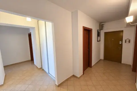 Apartament 4 camere cu garaj Calea Calarasi Decebal