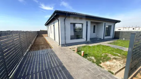 Casa moderna pe parter la Metro / Aeroport cu teren 479mp