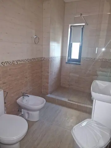 De inchiriat apartament cu 2 camere bloc nou, Anul revolutiei, et.1, 450 E