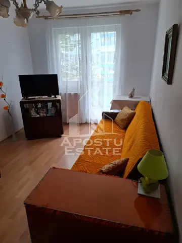 Apartament de închiriat cu 2 camere,zona Dacia,la 10 minute de centru