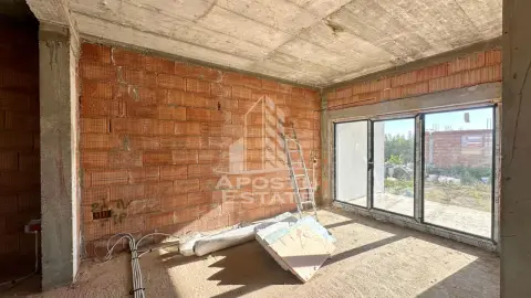 Jumatate de duplex cu 4 camere in Dumbravita