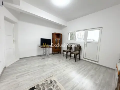 Garsonieră de închiriat, renovată, langă metrou Universitate