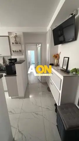 Apartament 2 camere, 51 mp utili, etaj 3, Cetate, zona Lic.. Militar