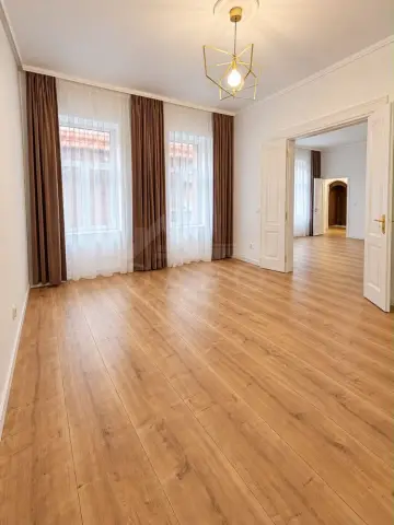 Apartament complet renovată în inima orașului Târgu Mureș, Piața Trandafirilor