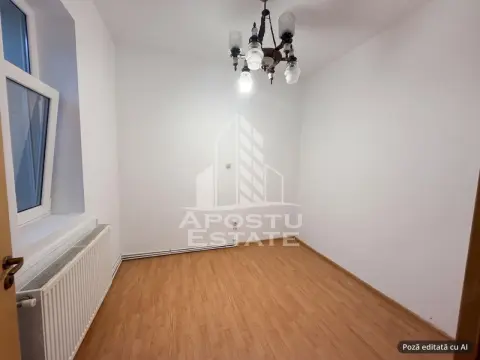 Apartament 3 camere de inchiriat,la casa cu curte,Mehala