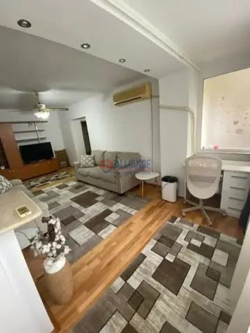 Inchiriez un apartament cu 3 camere,  Tomis 1, langa Spitalul Judetean Constanta.