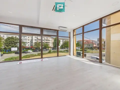 Spațiu Comercial Open Space, Vitrină 8 m, Etaj 1