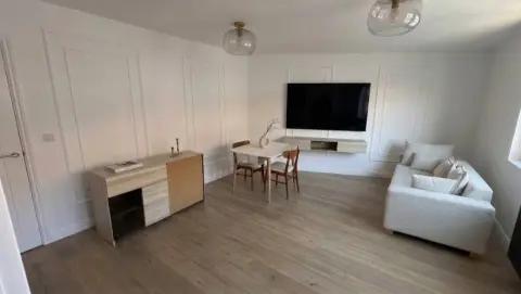 Centrul - Apartament Pe 2 Niveluri - 70 mp Utili - Clima