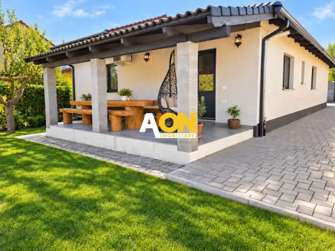 Casa noua, 4 camere, 2 bai, garaj, 416 mp teren, Cetate
