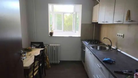 Închiriez apartament 3 camere