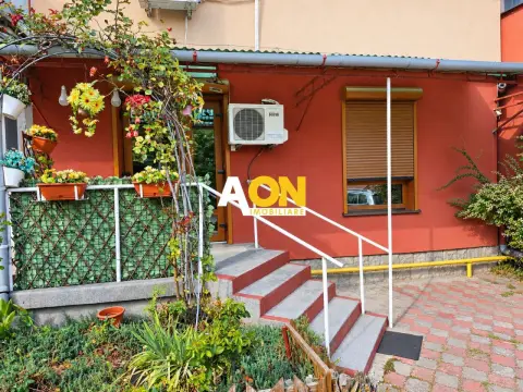 Spatiu comercial versatil, 4 camere, 2 bai, 72 mp utili, Cetate
