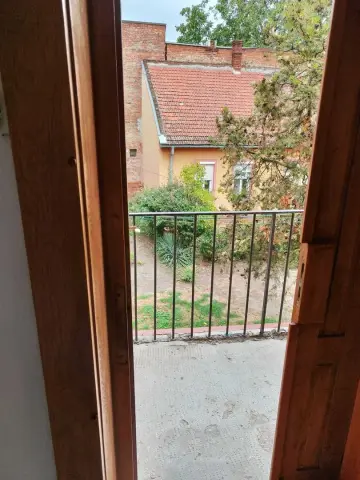 BRASADAS vinde ap 2 cam etaj 1 in zonă CENTRALA.