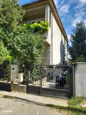 Jumatate din casa duplex D+P+E , 4 camere in spatele strandului
