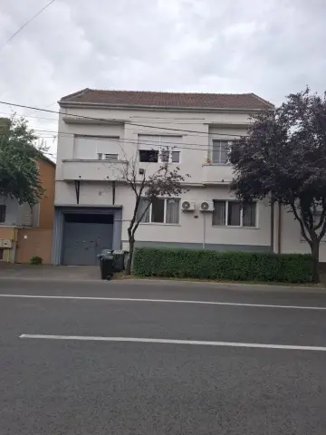 Vand casa 3 camere central