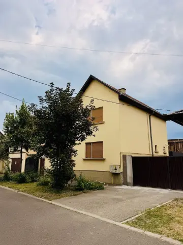 Casă cu etaj P+1 122 mp renovata si gata de mutare
