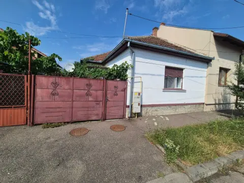 BRASADAS vinde 2 case pe un teren de 360 mp. zona Baritiu.