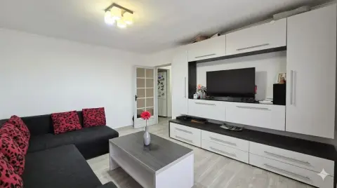 BRASADAS vinde ap 3 cam decomandat etaj 4/4 M16.