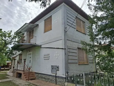 BRASADAS vinde casa in zona Piata de vechituri
