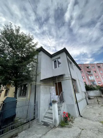 BRASADAS vinde ap 4 cam spațios cu anexe, 103 mp. Botizul...
