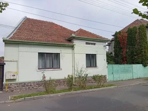 BRASADAS vinde casa 3 cam in zona Titulescu.