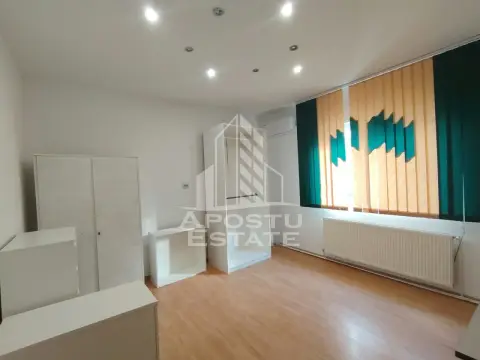 Apartament nemobilat, 3 camere, curte comuna, Zona Mehala - Timisoara