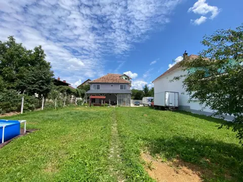 Casa de vanzare cu teren de 950mp in zona Parcului Sub Ari...