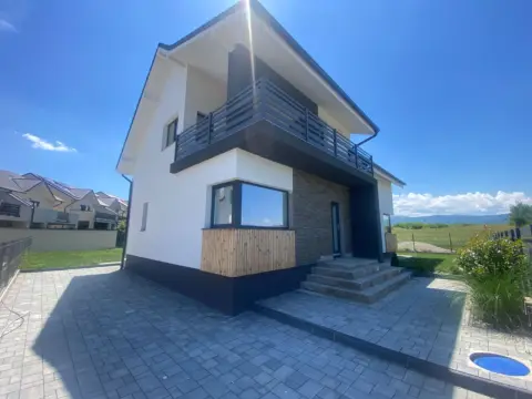 Casa individuala 5 camere 486 teren de vanzare Cristian Si...