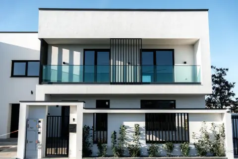 Casa moderna 4 camere 3 bai garaj si teren 356mp in Selimbar Sibiu