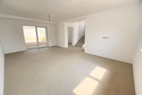 Casa 4 camere duplex zona Mall Selimbar Sibiu teren 261mp