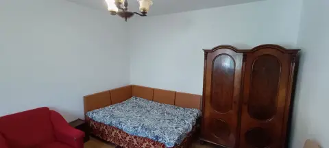 Apartament de închiriat la curte comună chiar în Complexul Studențesc